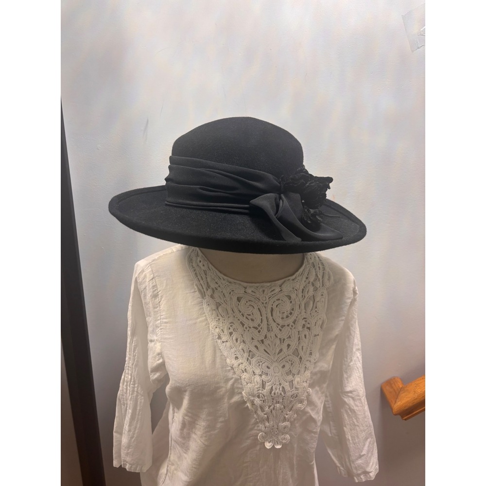 Suzanne Custom Made Millinery Hat Womens Black‎ Excellent French Felt Floral Bow